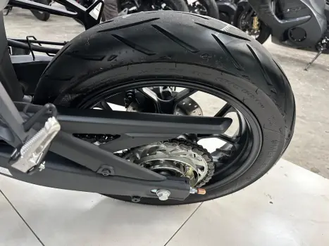 YAMAHA MT-03 300 ABS, Foto 7