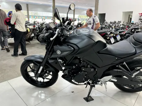 YAMAHA MT-03 300 ABS, Foto 10