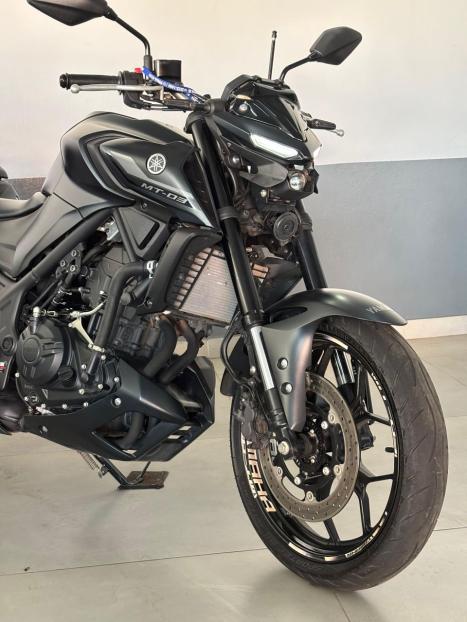 YAMAHA MT-03 300 ABS, Foto 3