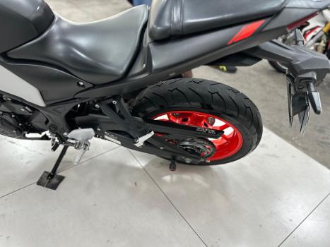 YAMAHA MT-03 300 ABS, Foto 4