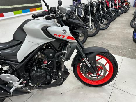 YAMAHA MT-03 300 ABS, Foto 5