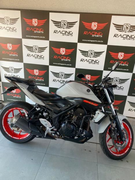 YAMAHA MT-03 300 ABS, Foto 1