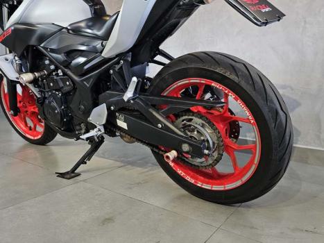 YAMAHA MT-03 300 ABS, Foto 2