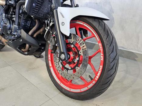 YAMAHA MT-03 300 ABS, Foto 7