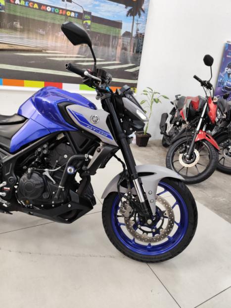 YAMAHA MT-03 300 ABS, Foto 3
