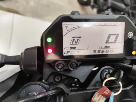 YAMAHA MT-03 300 ABS, Foto 12