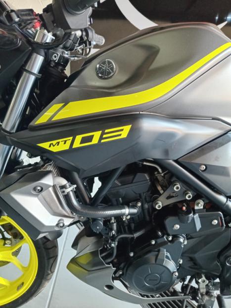 YAMAHA MT-03 300 ABS, Foto 2