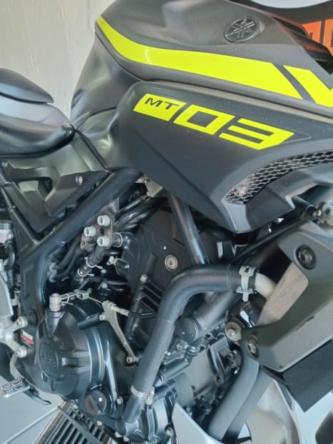 YAMAHA MT-03 300 ABS, Foto 3