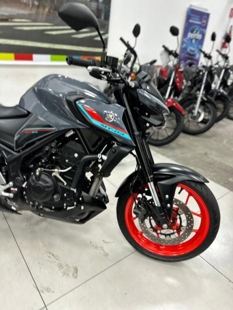 YAMAHA MT-03 300 ABS, Foto 4