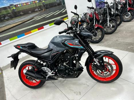 YAMAHA MT-03 300 ABS, Foto 7