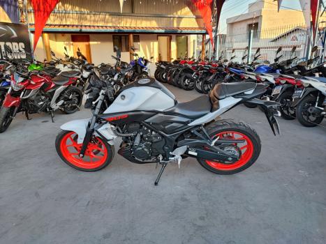 YAMAHA MT-03 300 ABS, Foto 3
