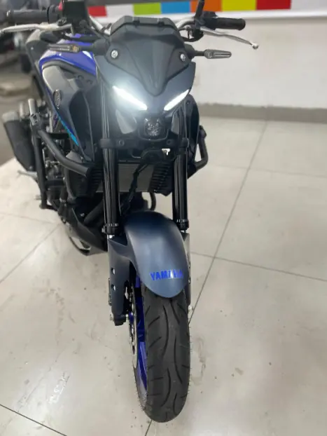 YAMAHA MT-03 300 ABS, Foto 3