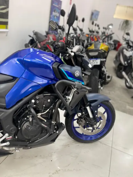 YAMAHA MT-03 300 ABS, Foto 6