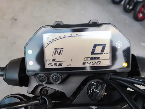 YAMAHA MT-03 300 ABS, Foto 2
