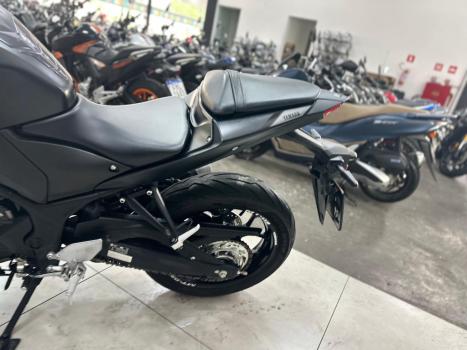 YAMAHA MT-03 300 ABS, Foto 2