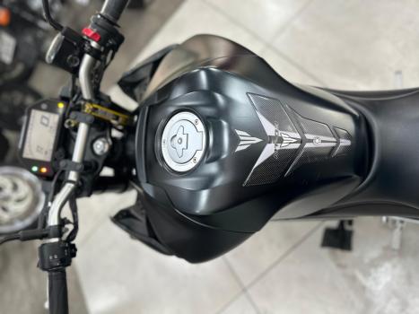 YAMAHA MT-03 300 ABS, Foto 3