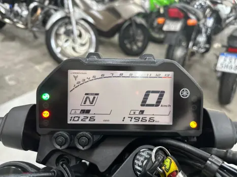 YAMAHA MT-03 300 ABS, Foto 7