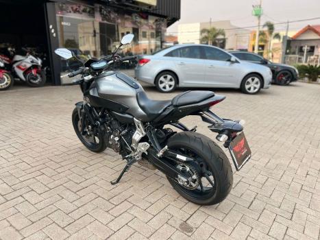 YAMAHA MT-07 700 , Foto 6