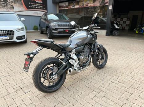 YAMAHA MT-07 700 , Foto 7