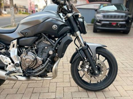 YAMAHA MT-07 700 , Foto 8