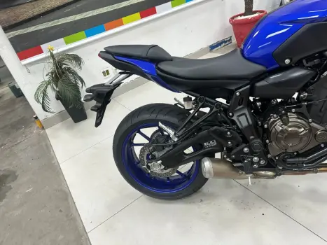 YAMAHA MT-07 700 , Foto 2