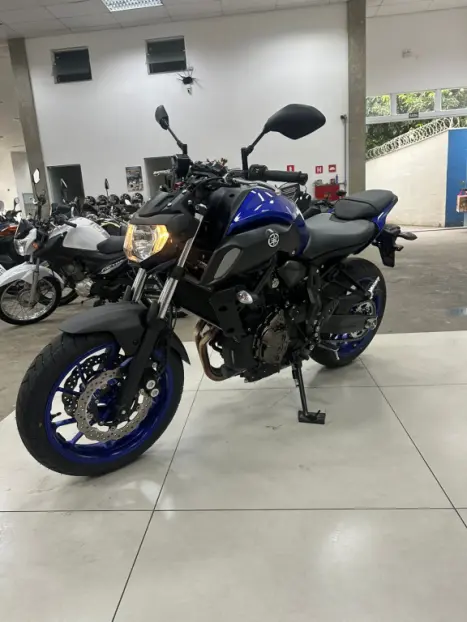 YAMAHA MT-07 700 , Foto 4