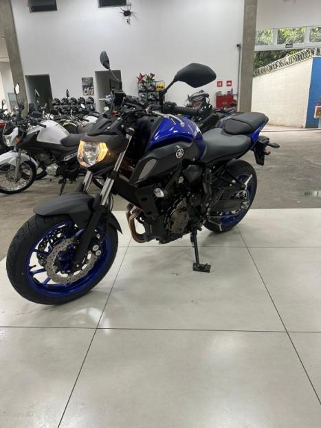 YAMAHA MT-07 700 , Foto 7