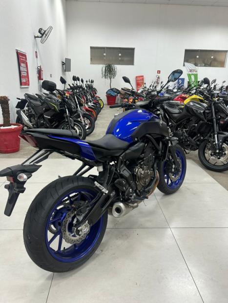 YAMAHA MT-07 700 , Foto 9