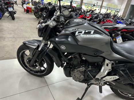 YAMAHA MT-07 700 , Foto 5