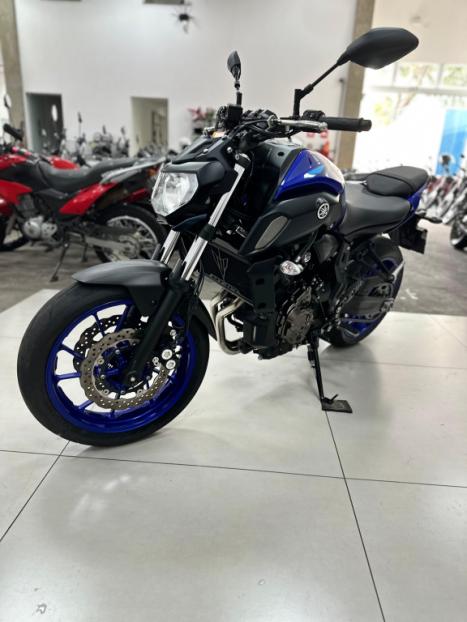YAMAHA MT-07 700 , Foto 2