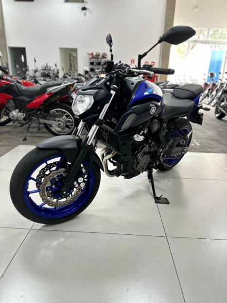 YAMAHA MT-07 700 , Foto 7