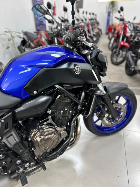 YAMAHA MT-07 700 , Foto 9