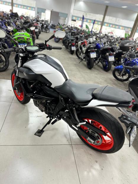YAMAHA MT-07 700 , Foto 6