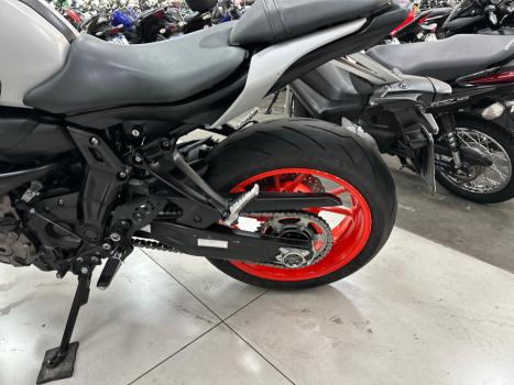 YAMAHA MT-07 700 , Foto 8