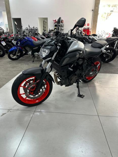 YAMAHA MT-07 700 , Foto 9