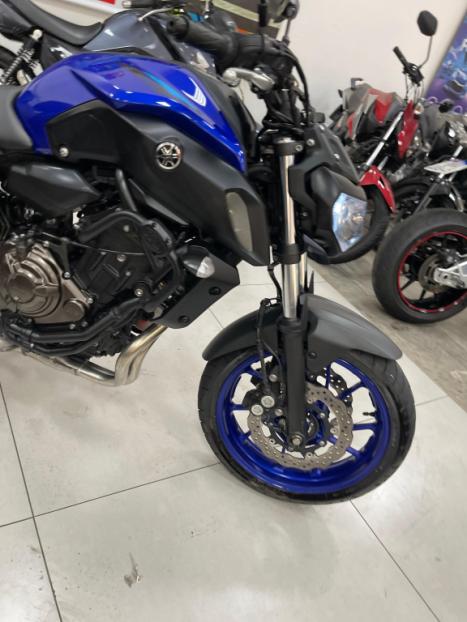 YAMAHA MT-07 700 , Foto 6
