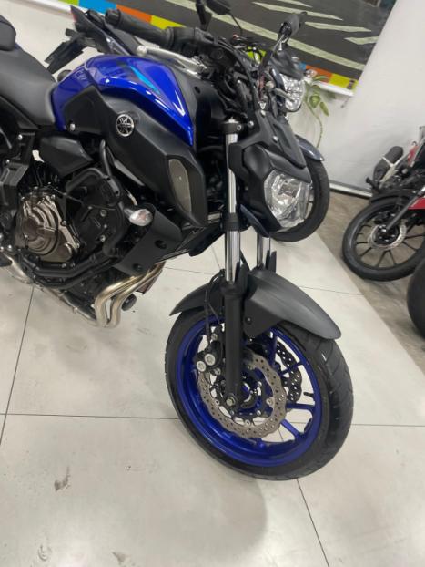 YAMAHA MT-07 700 , Foto 13