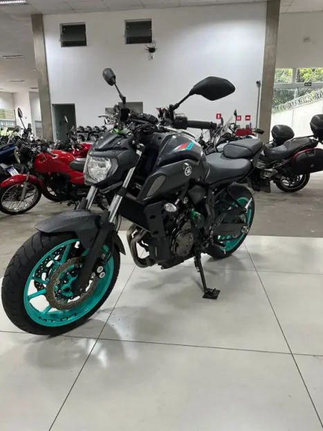 YAMAHA MT-07 700 ABS, Foto 2