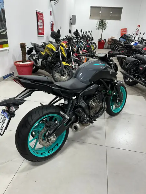 YAMAHA MT-07 700 ABS, Foto 4