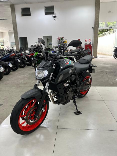 YAMAHA MT-07 700 ABS, Foto 2