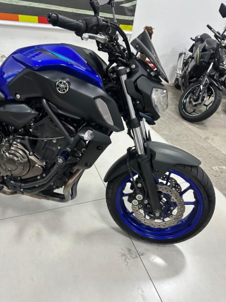 YAMAHA MT-07 700 ABS, Foto 2