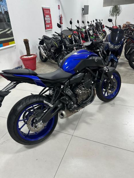 YAMAHA MT-07 700 ABS, Foto 4