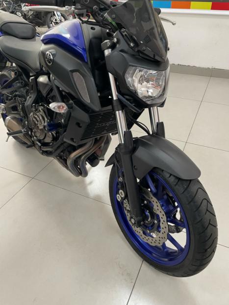 YAMAHA MT-07 700 ABS, Foto 2