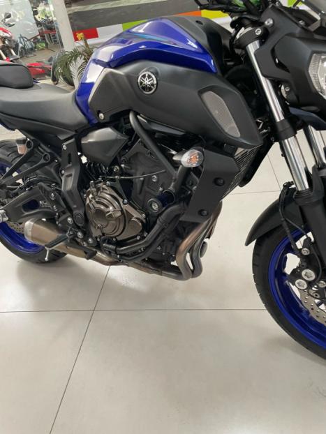 YAMAHA MT-07 700 ABS, Foto 8