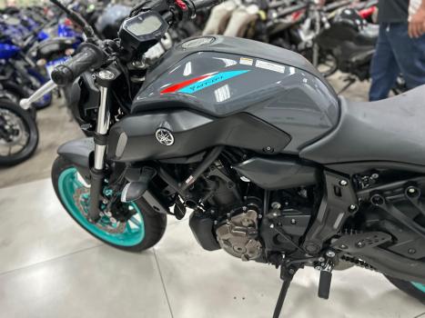 YAMAHA MT-07 700 ABS, Foto 4