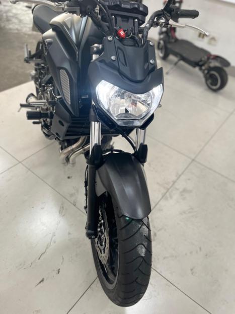 YAMAHA MT-07 700 ABS, Foto 3