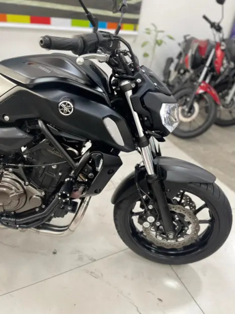 YAMAHA MT-07 700 ABS, Foto 4