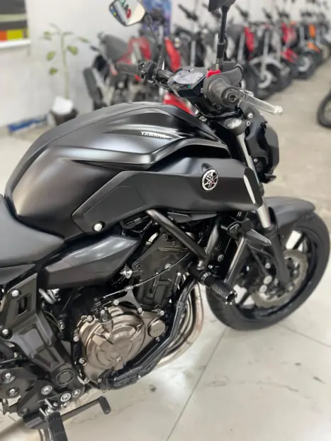 YAMAHA MT-07 700 ABS, Foto 7