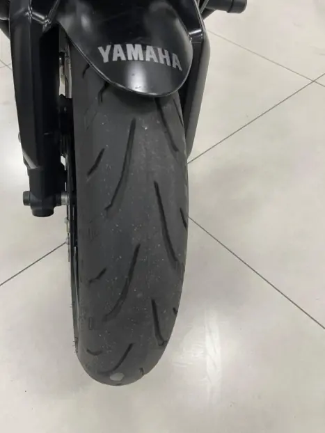 YAMAHA MT-09 850 ABS, Foto 2
