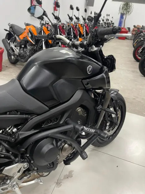 YAMAHA MT-09 850 ABS, Foto 3